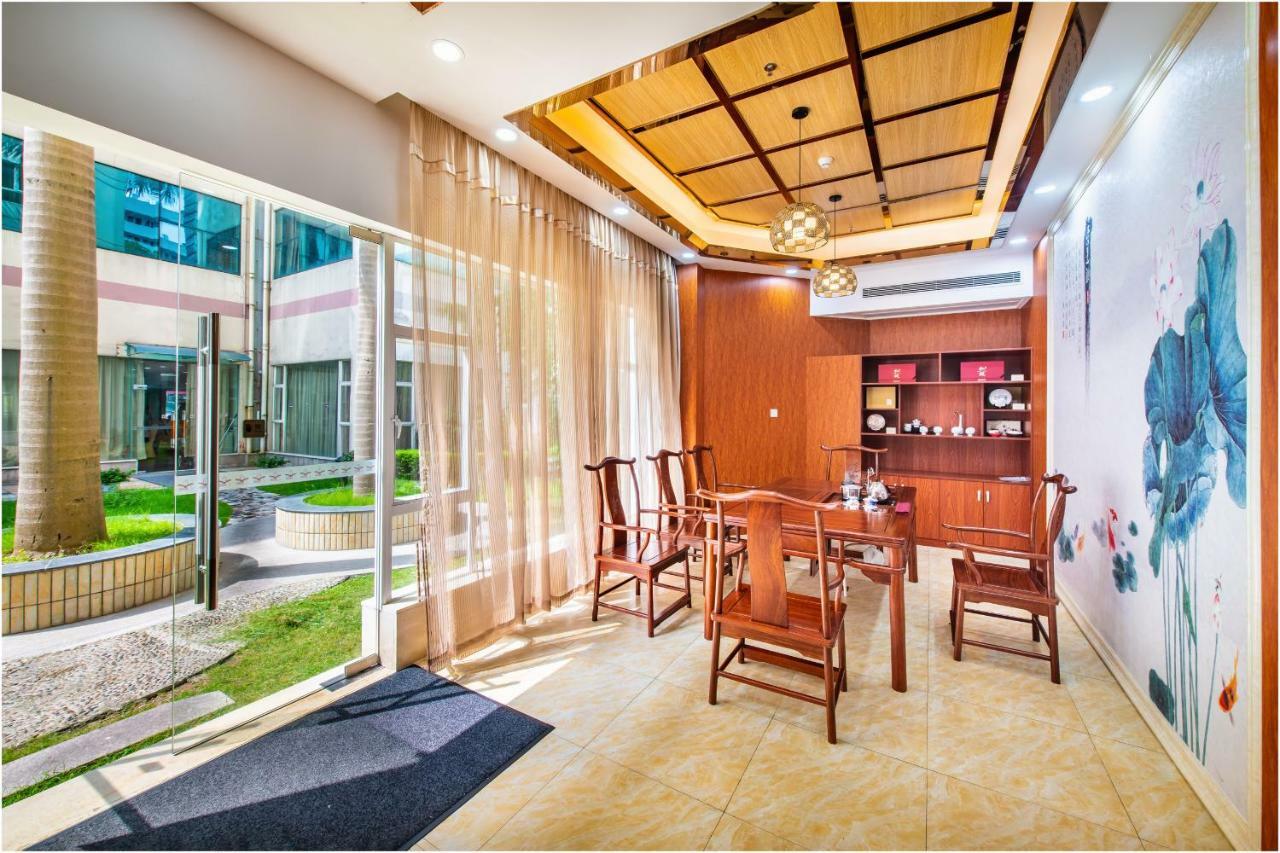 Yanling Hotel 4*