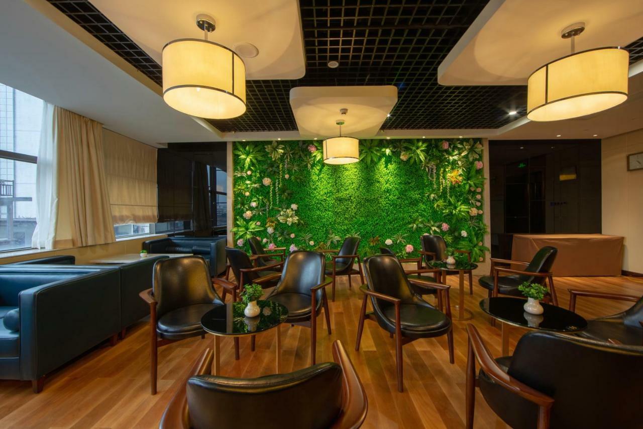 Seaman Club Hotel 4*