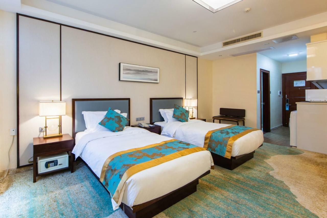 Seaman Club Hotel 4*