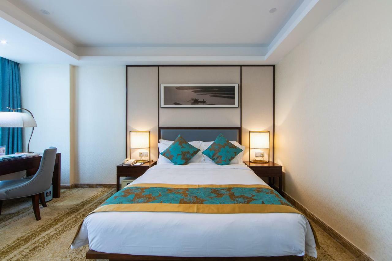 Hotel Seaman Club 4*
