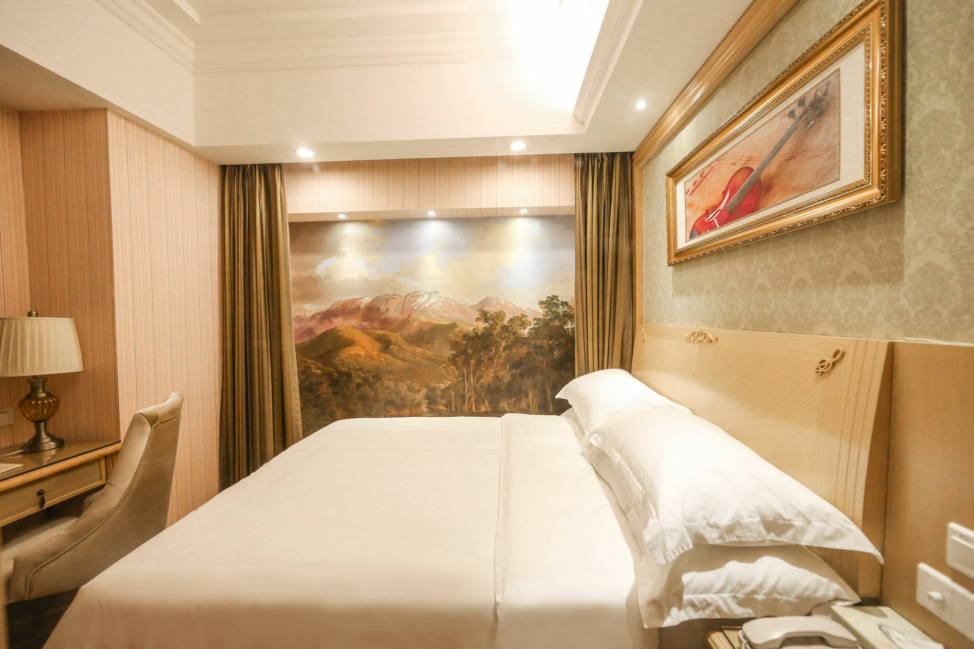 Vienna Pazhou Complex Branch Canton