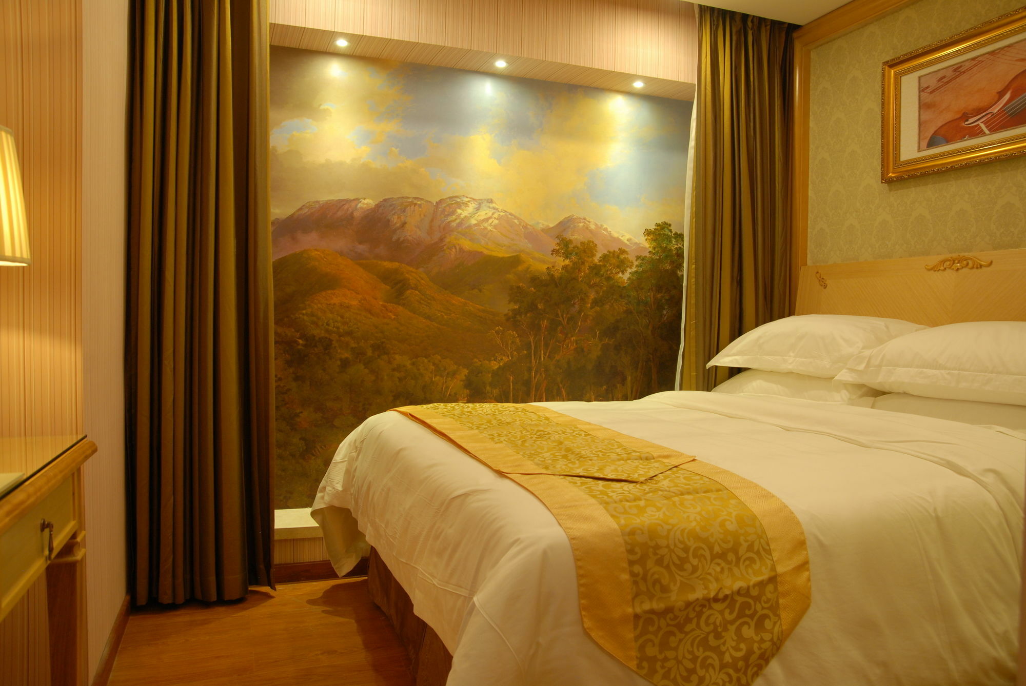 Vienna Pazhou Complex Branch Hotel 3*