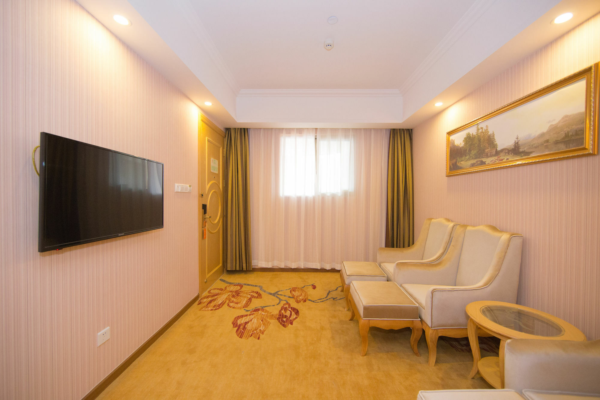 Vienna Hotel 3*