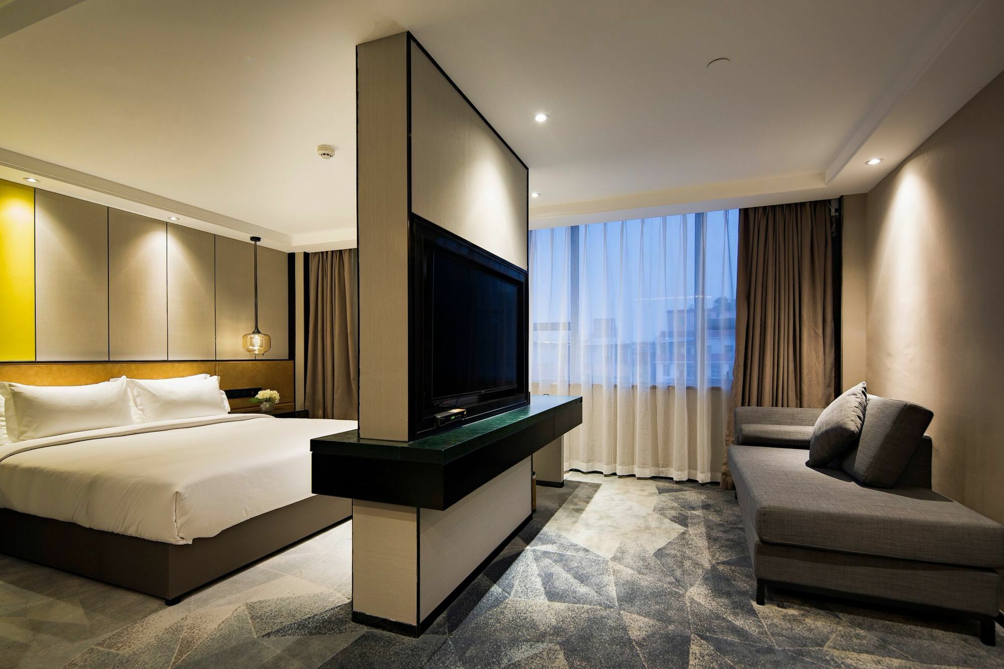 Paco Datang Metro Guangzhou-free Shuttle Bus For Fair Hotel Guangzhou