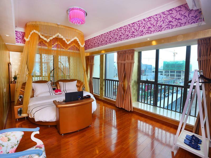 Easy Into The Theme Hotel