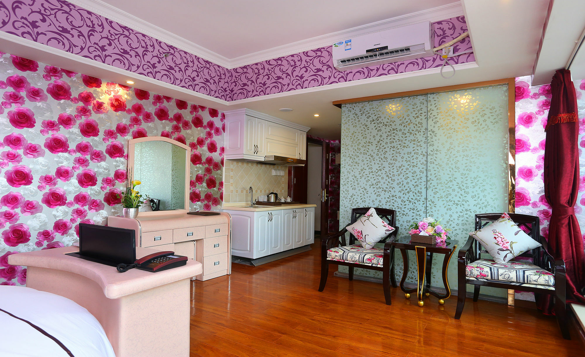 Hotel Easy Into The Theme 3*