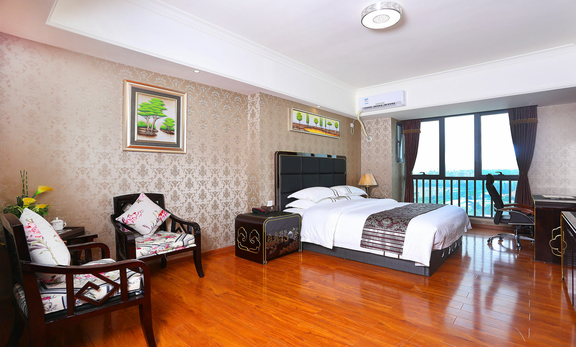 Easy Into The Theme Hotel 3*