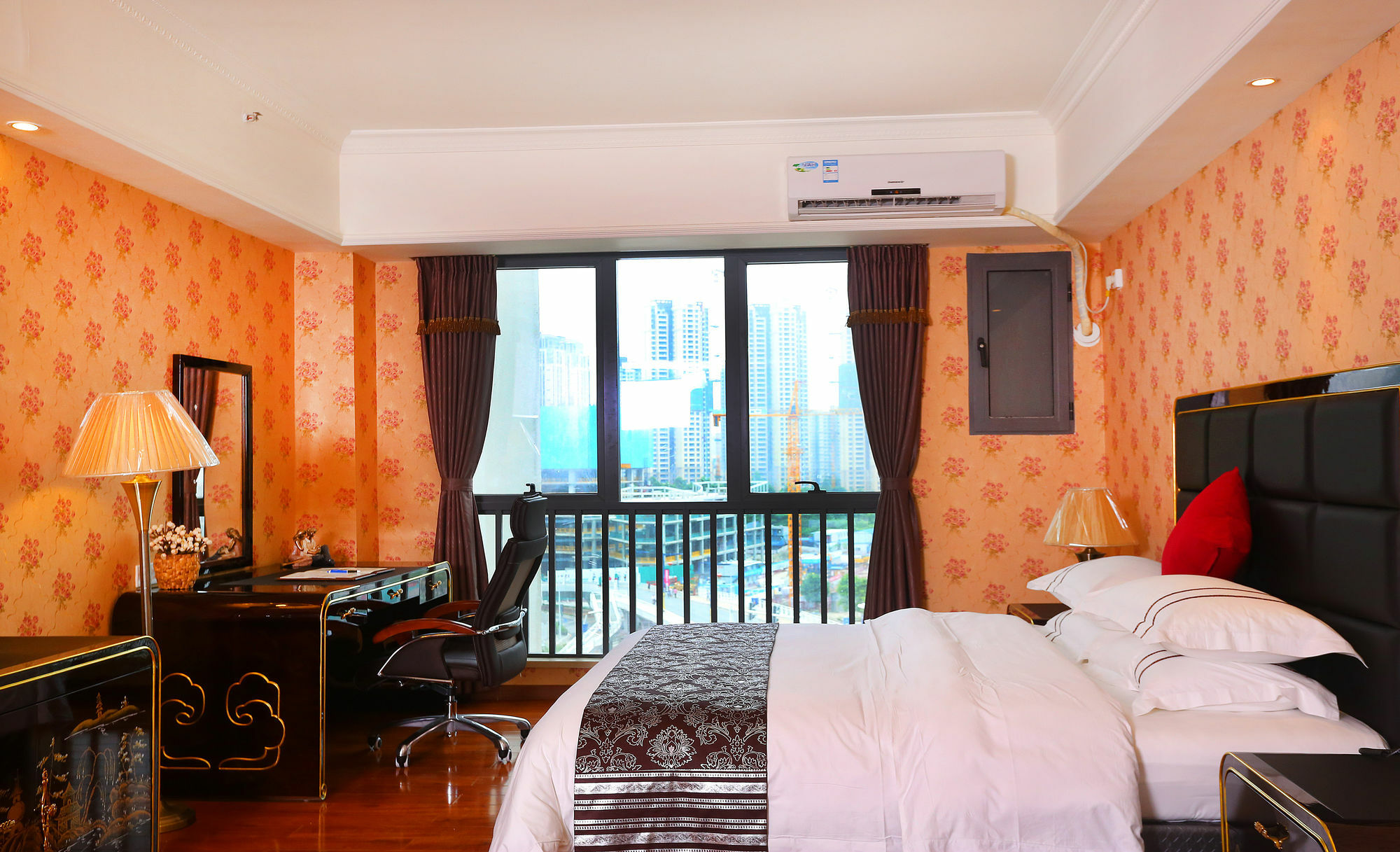 Easy Into The Theme Hotel 3*