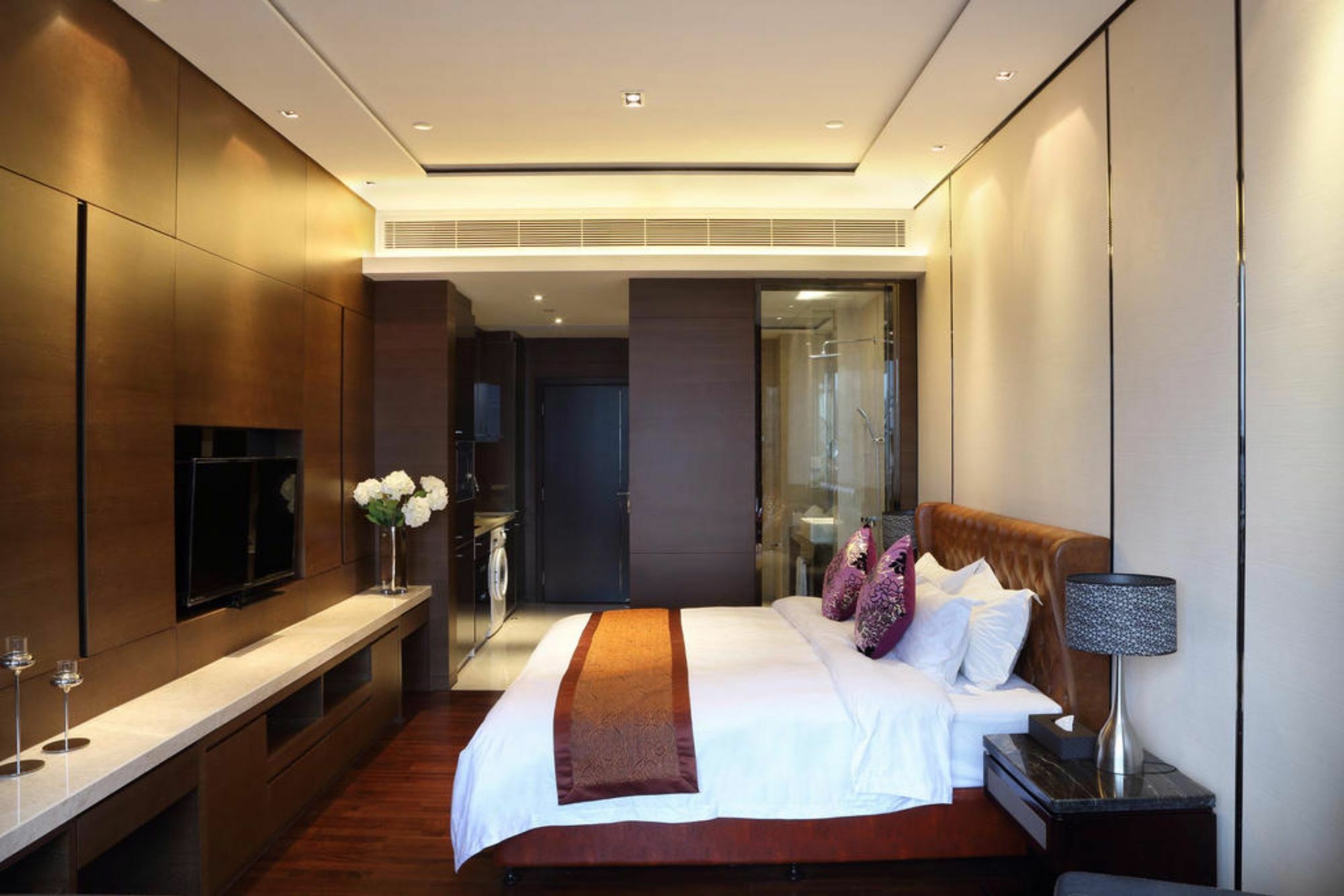 Apartment Estay • Poly Pivot *