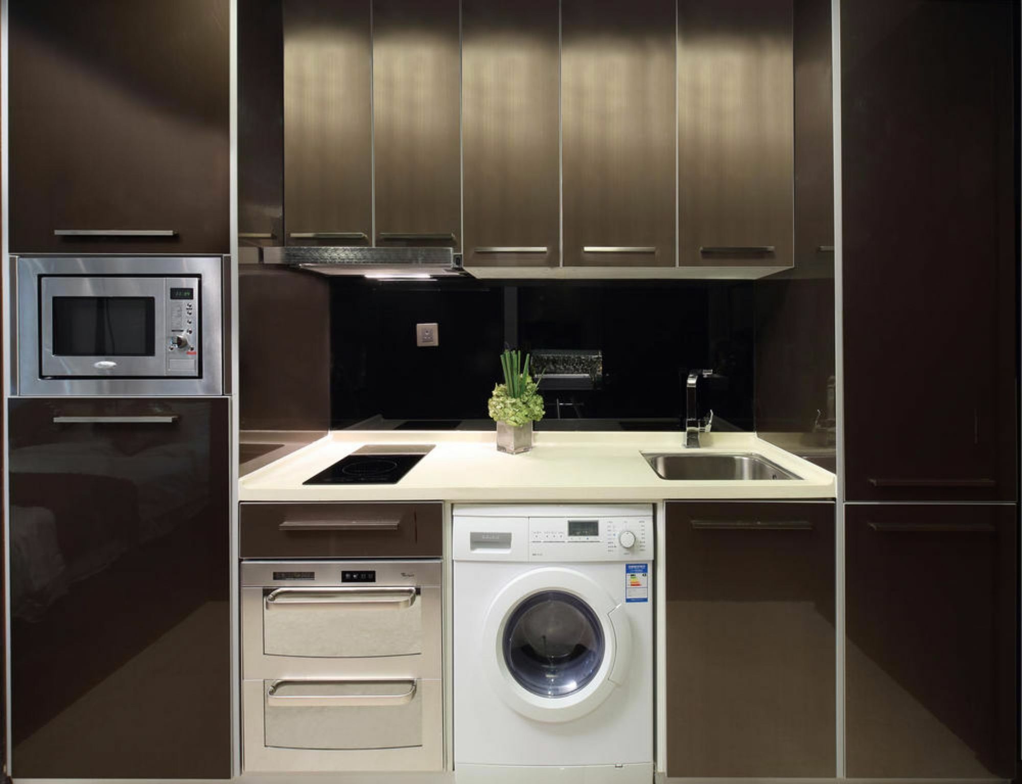 Apartment Estay • Poly Pivot *