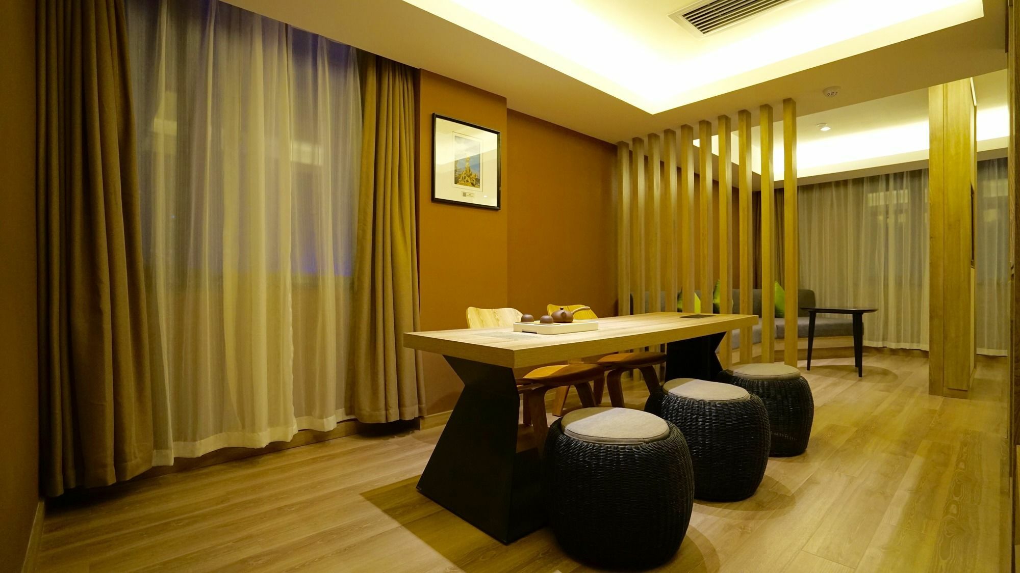 Atour Hotel 4*