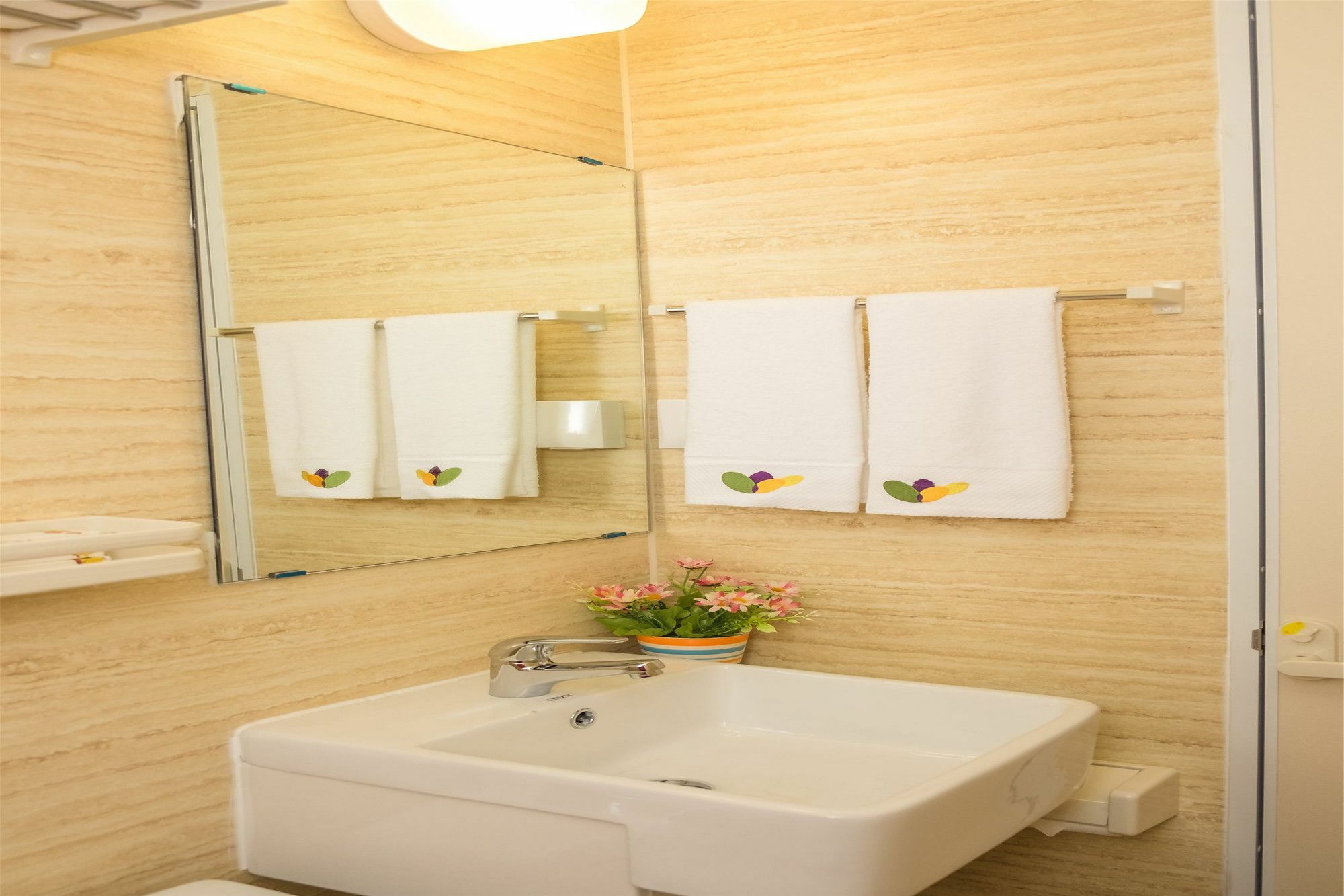Ti Zi Baiyun Airport Hotel 3*