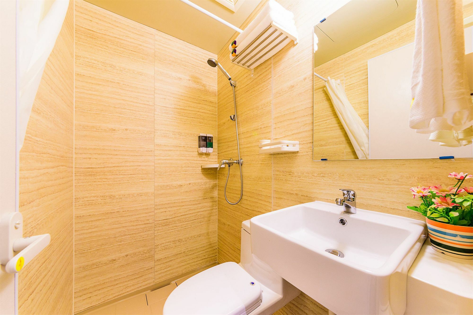 Ti Zi Baiyun Airport Hotel 3*