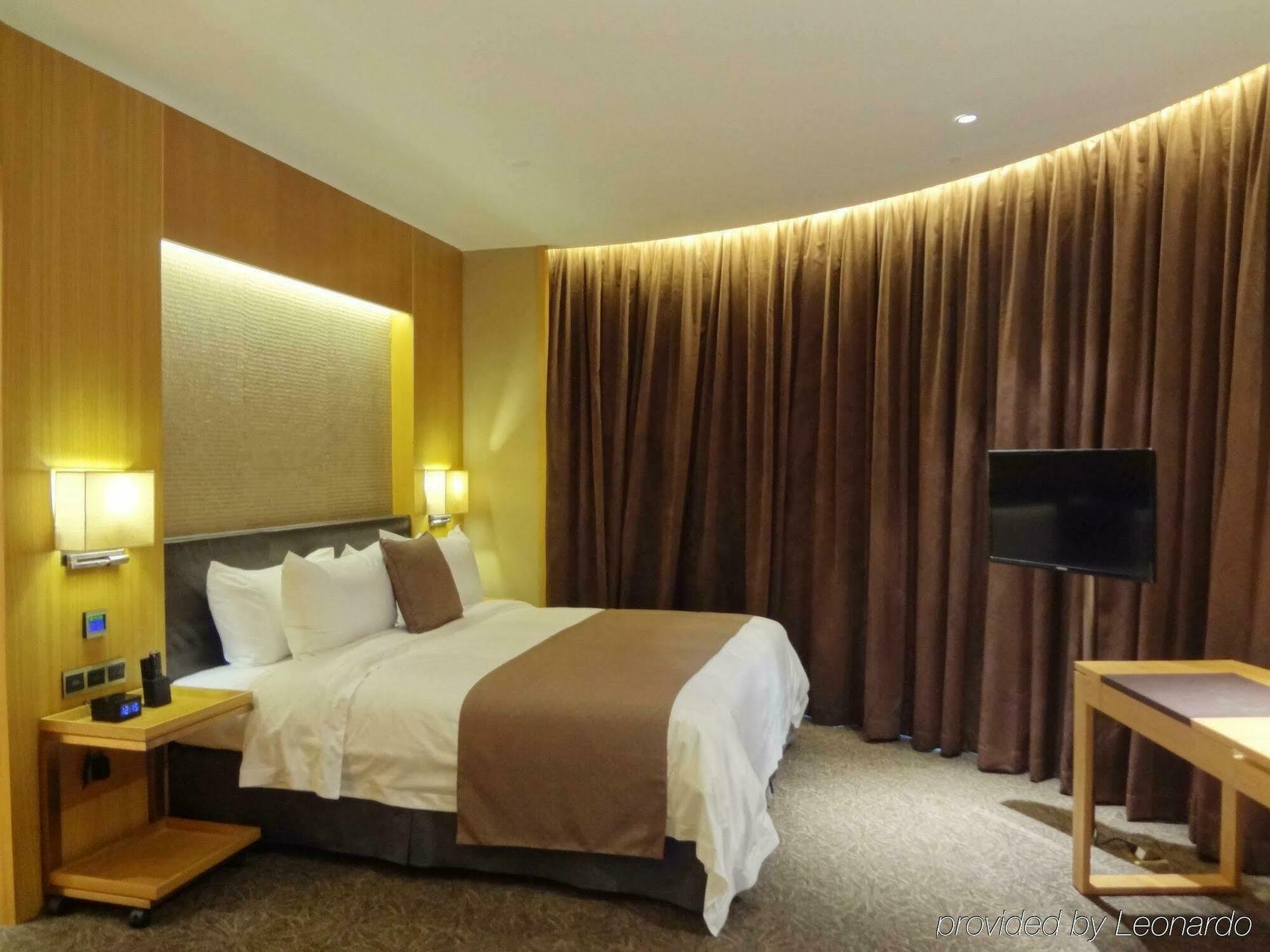 Hotel Vanburgh - Free Shuttle Bus Transfer During Fair