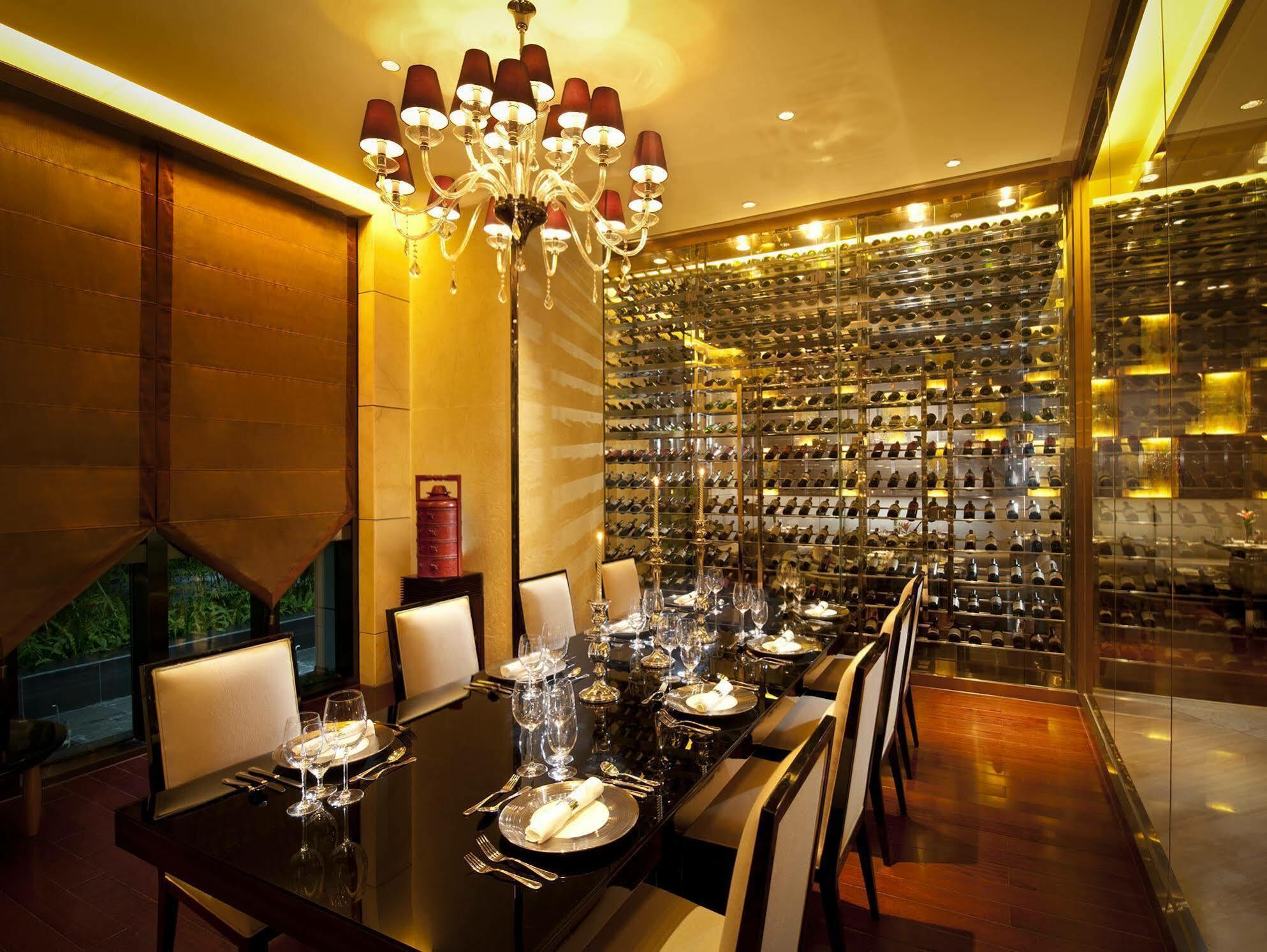 Hilton Baiyun - Free Shuttle For Fair Period, Close To Luhu Golf Club & Leather Market Hotel 5*