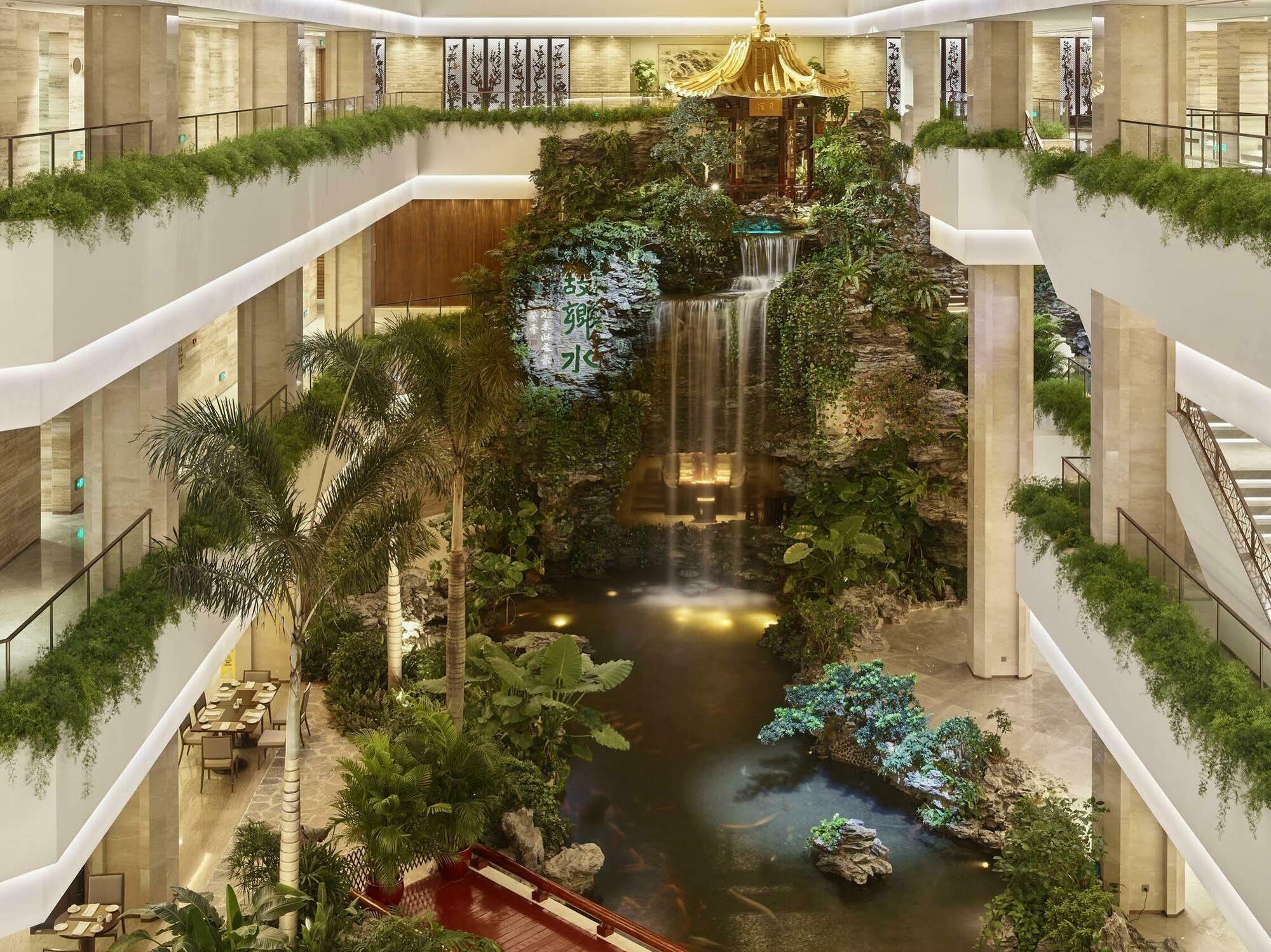 Hotel White Swan 5*