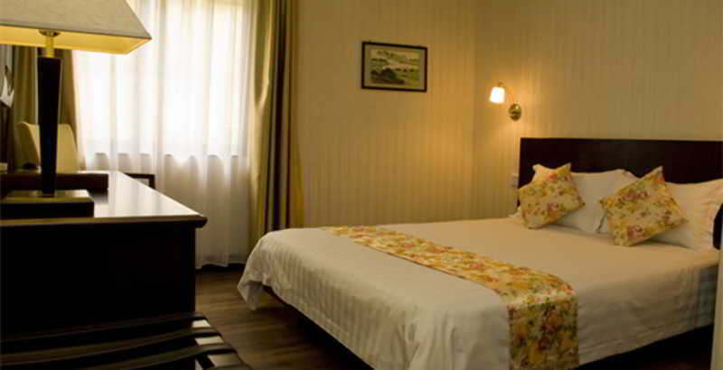 Hotel Guang Dong 2*