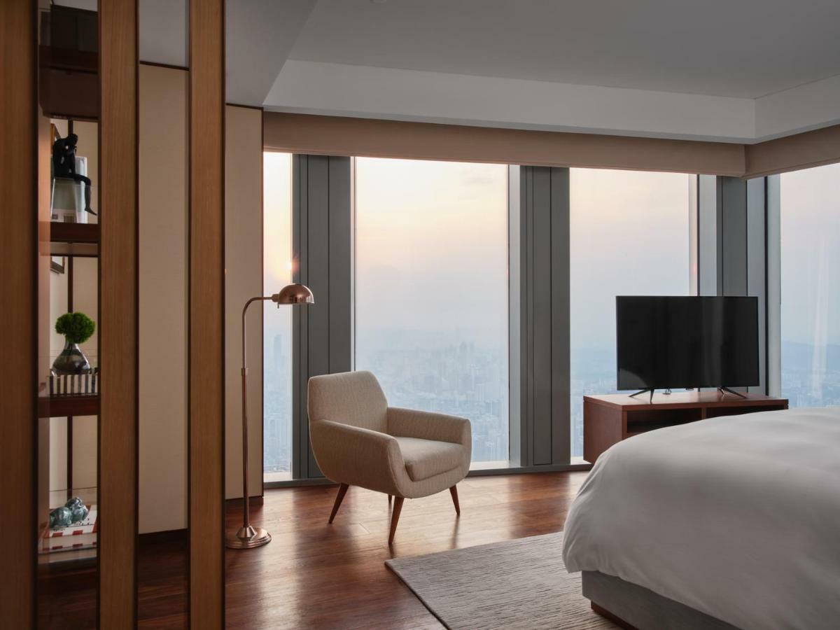 Rosewood Guangzhou, Enjoy Free Shuttle Bus Service Between The And The Fair Complex During The Fair