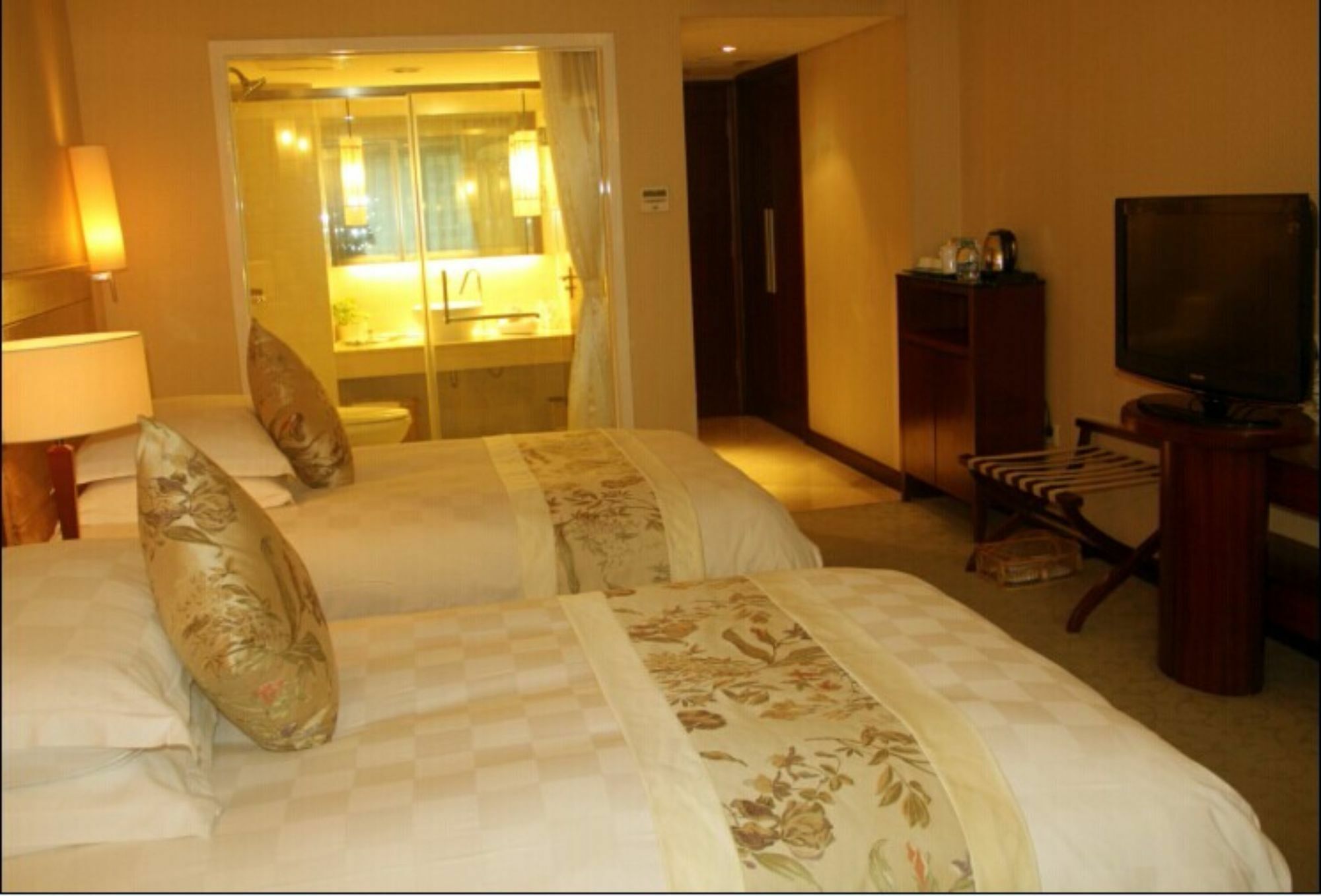 Hilton Garden Inn Guangzhou Tianhe - Free Shuttle Bus To Pazhou During Canton Fair Period And Buyers Registration Counter Available 4*