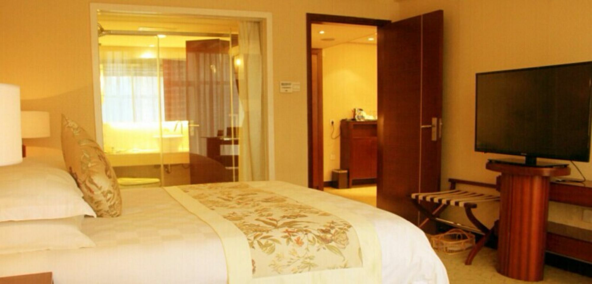 Hilton Garden Inn Guangzhou Tianhe - Free Shuttle Bus To Pazhou During Canton Fair Period And Buyers Registration Counter Available Guangzhou