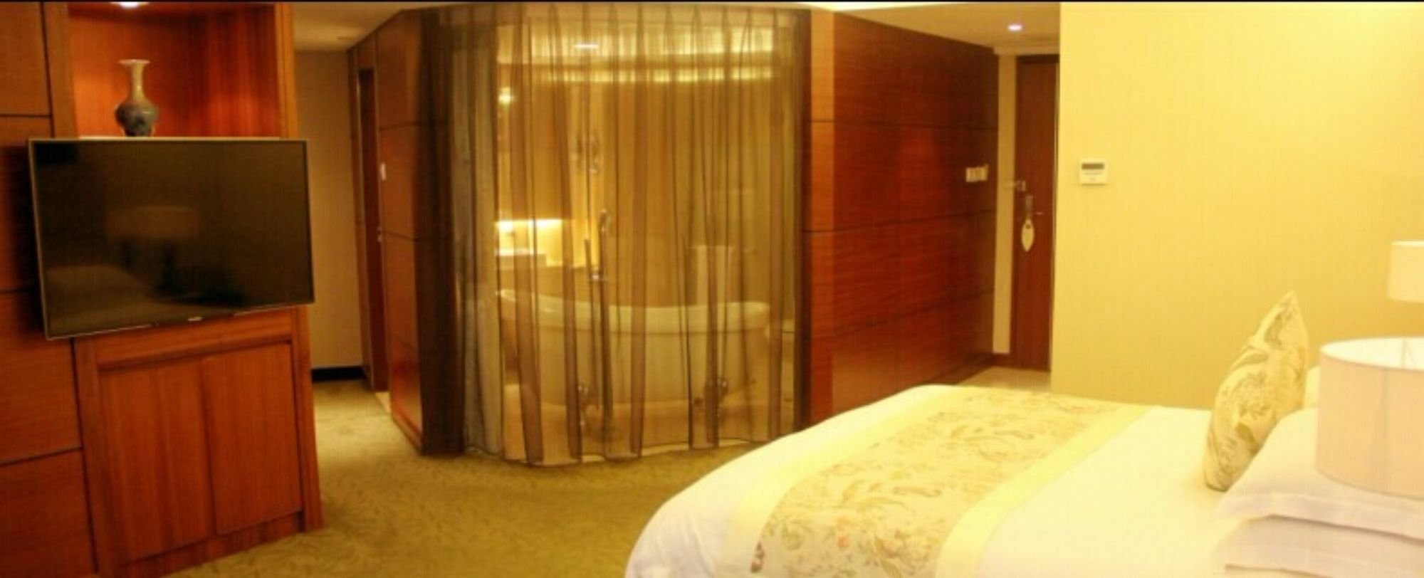 Hilton Garden Inn Guangzhou Tianhe - Free Shuttle Bus To Pazhou During Canton Fair Period And Buyers Registration Counter Available 4*