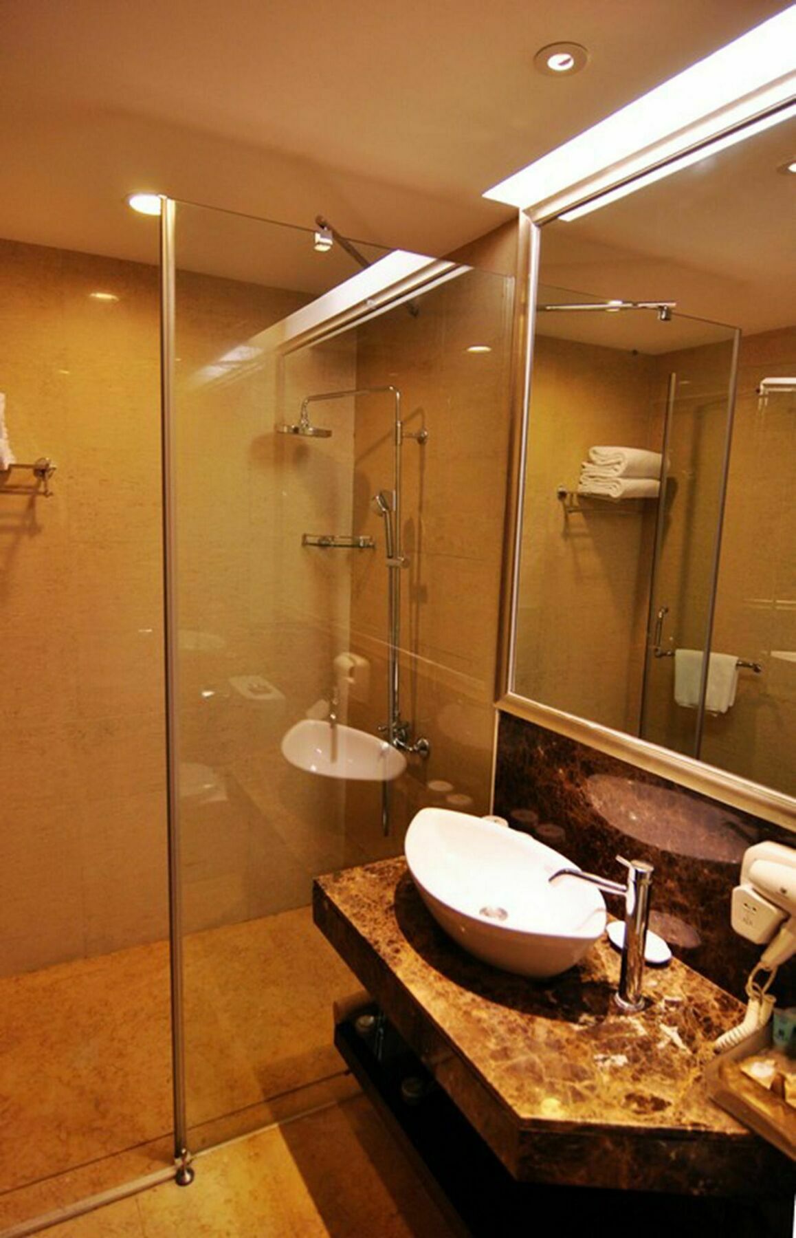 Yuexiu Guangzhou, Curio Collection By Hilton-free Shuttle Between And Exhibition Center During Fair Period & Exhibitor Registration Counter & Halal Food 5* Guangzhou
