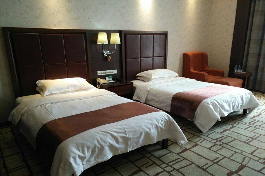 Baiyun Cheerful Hotel 4*