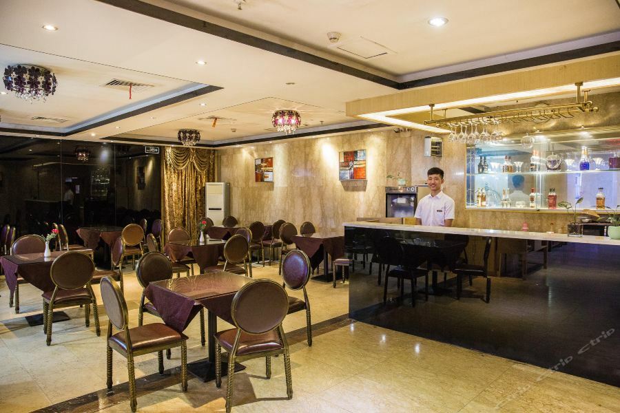 Baiyun Cheerful Hotel 4*