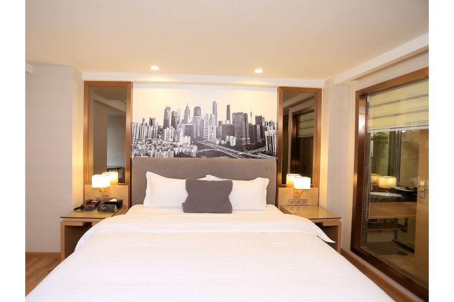 Chonpines Hotel 3*