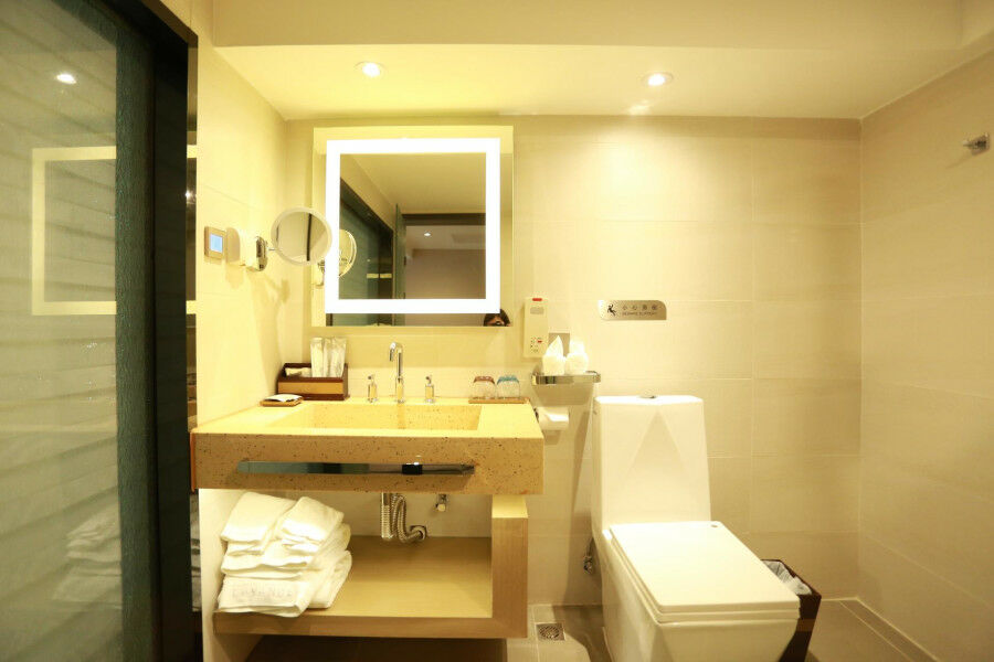 Lavande Baogang Avenue Guangbai Xinyi Branch Hotel 3*