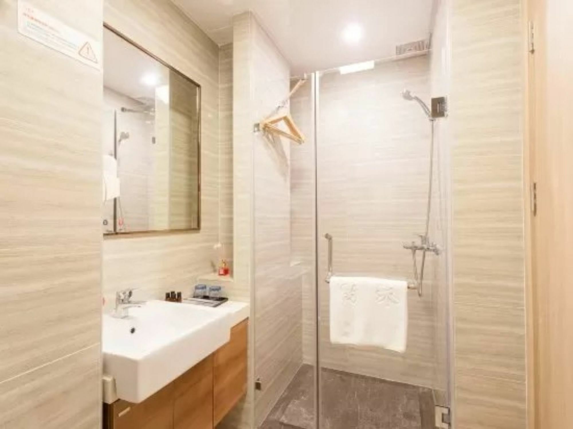 Yumi Apartment-baiyun Baixin Sq Branch *