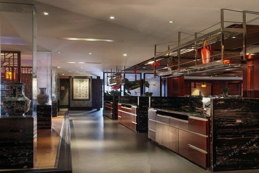 Zhejiang Hotel 4*