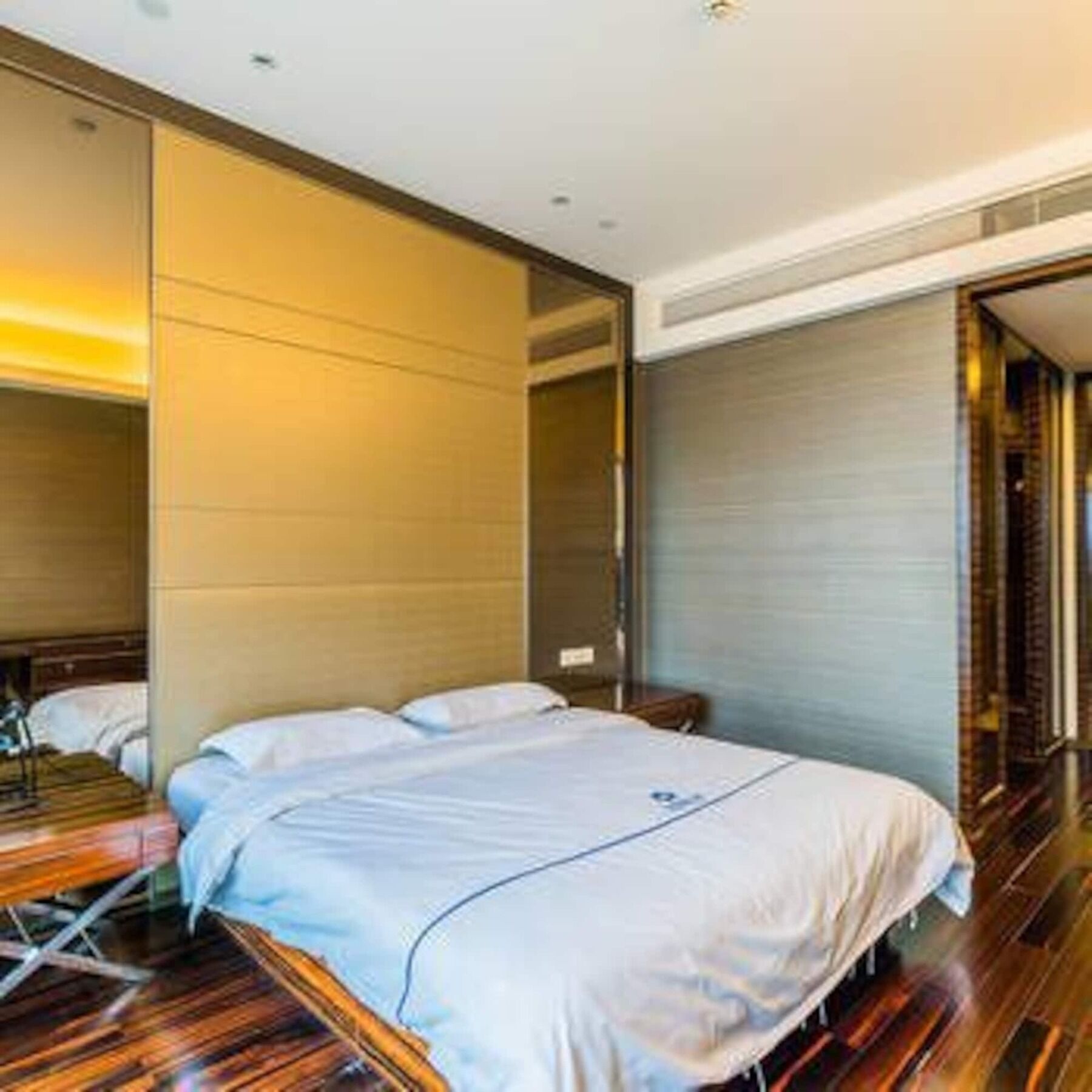 Hotel Shengluode Service *