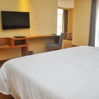 Super 8 Apartment