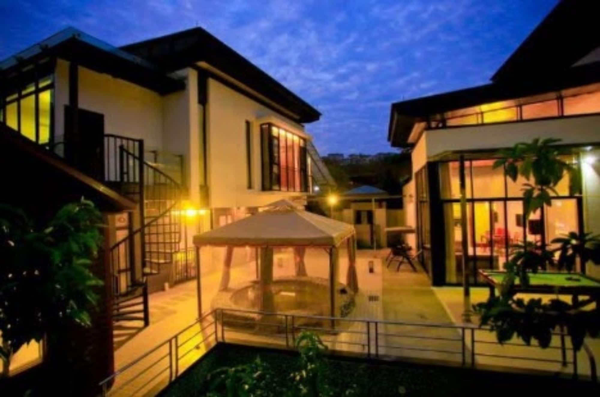 Villa Moon River No 6 *