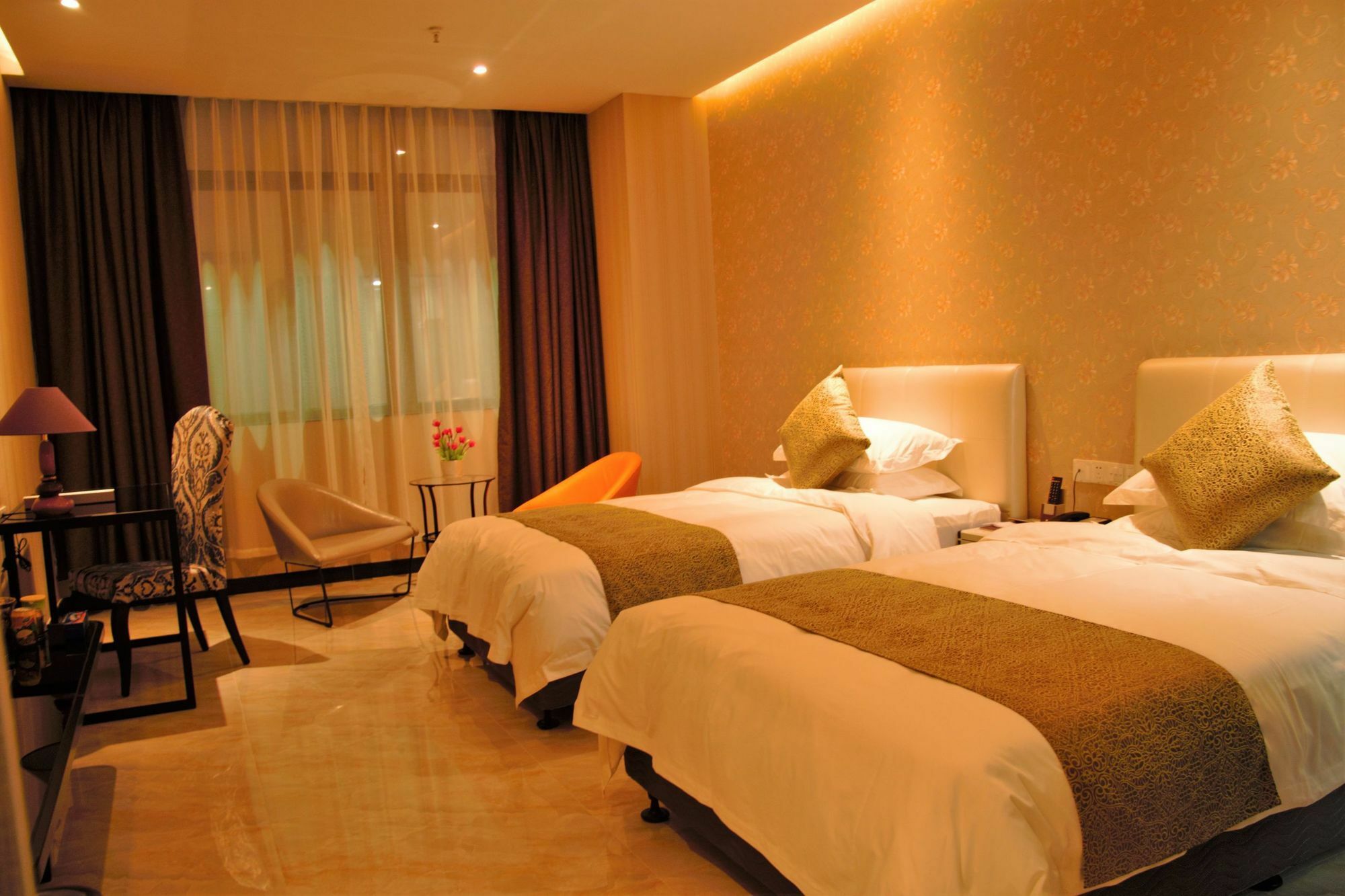 Hotel J Town 3*