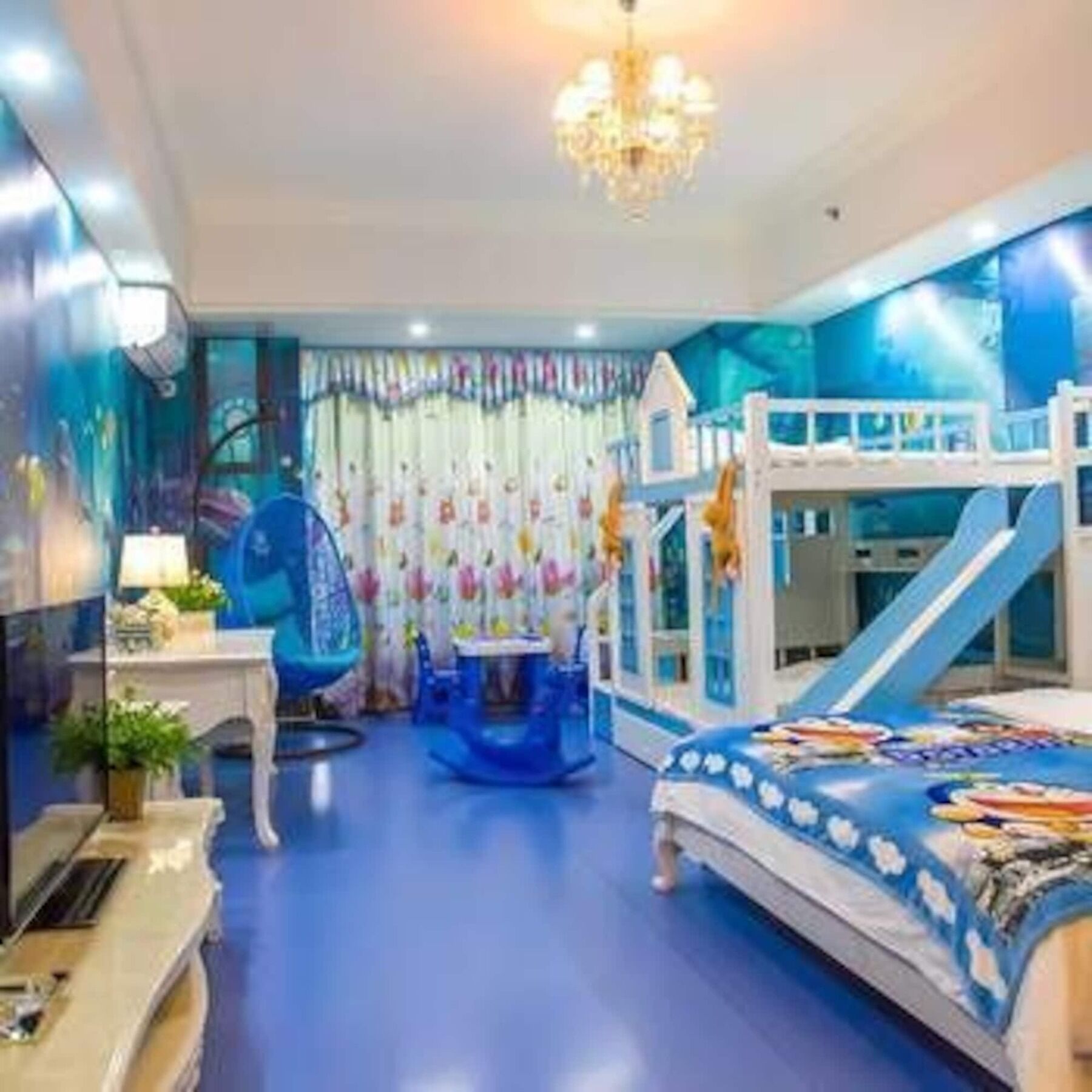 Vhome International Theme Hotel *