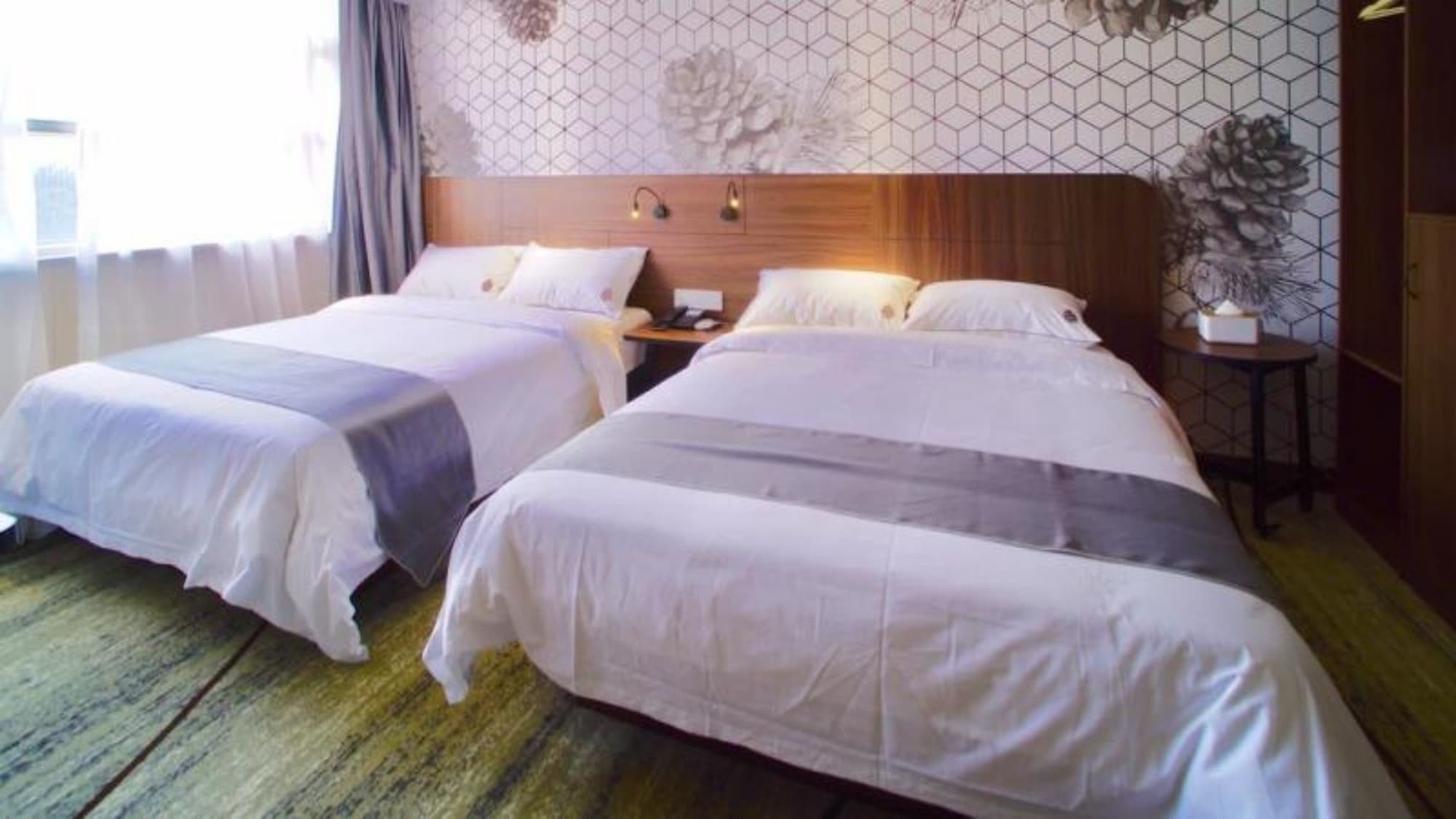 Pinecone & Huayi Select Hotel Guangzhou