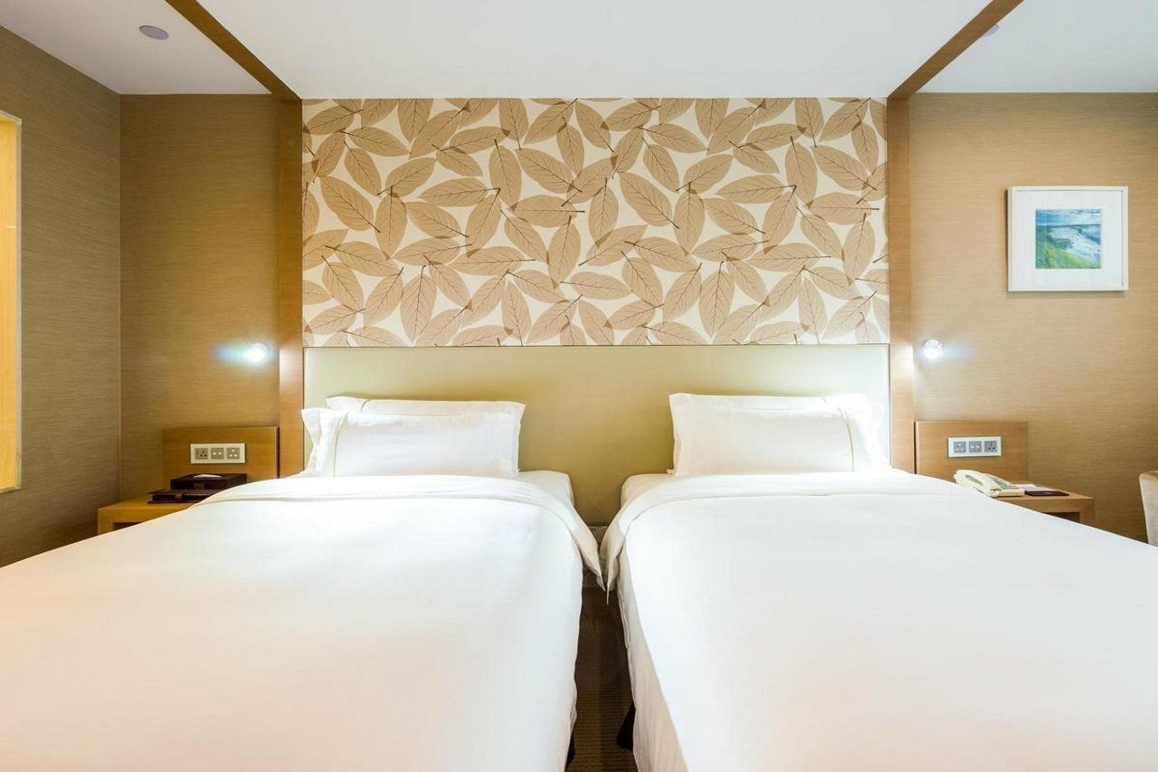 Hotel China Mayors Plaza - Free Shuttle Between And Exhibition Center & Exhibitor Registration Counter During Fair Guangzhou