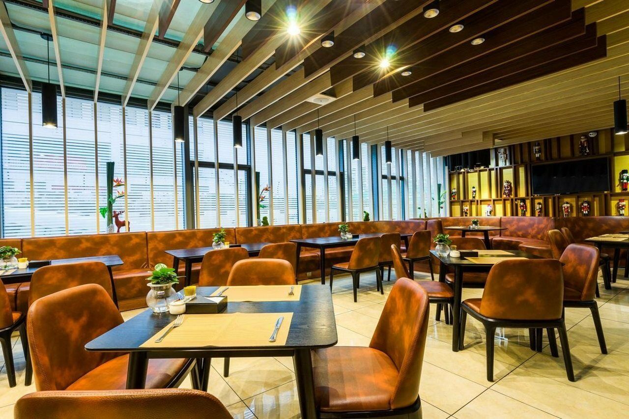 Hotel China Mayors Plaza - Free Shuttle Between And Exhibition Center & Exhibitor Registration Counter During Fair 4*