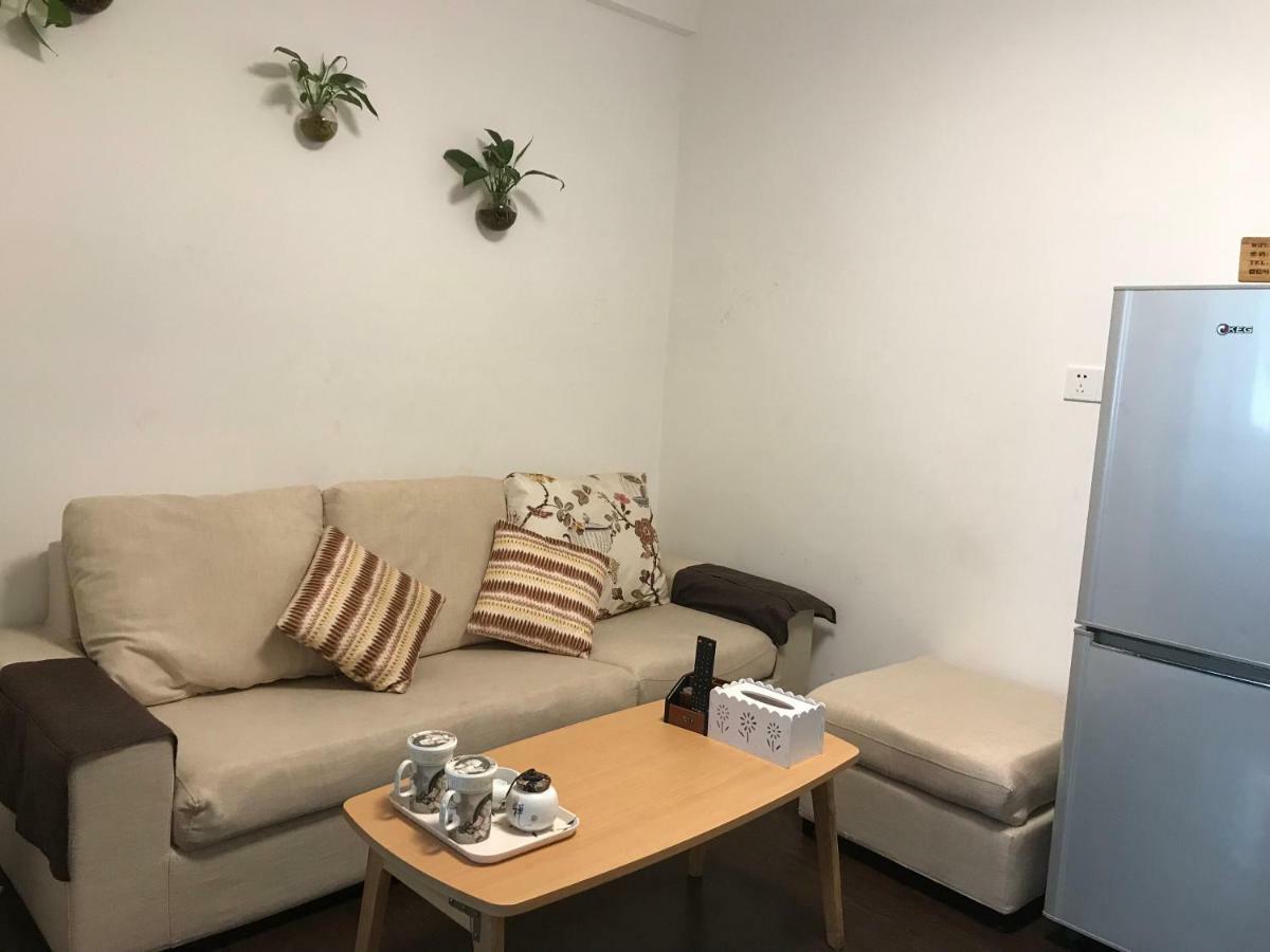 Lin Jiang Apartment *