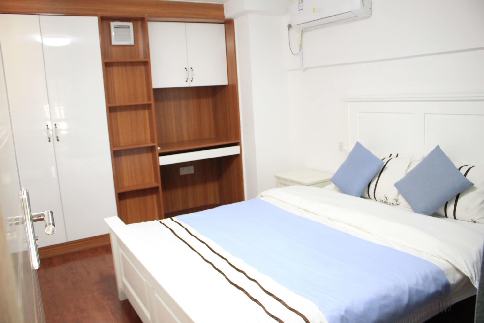 Wanlong Xiangxue Branch Apartment Guangzhou