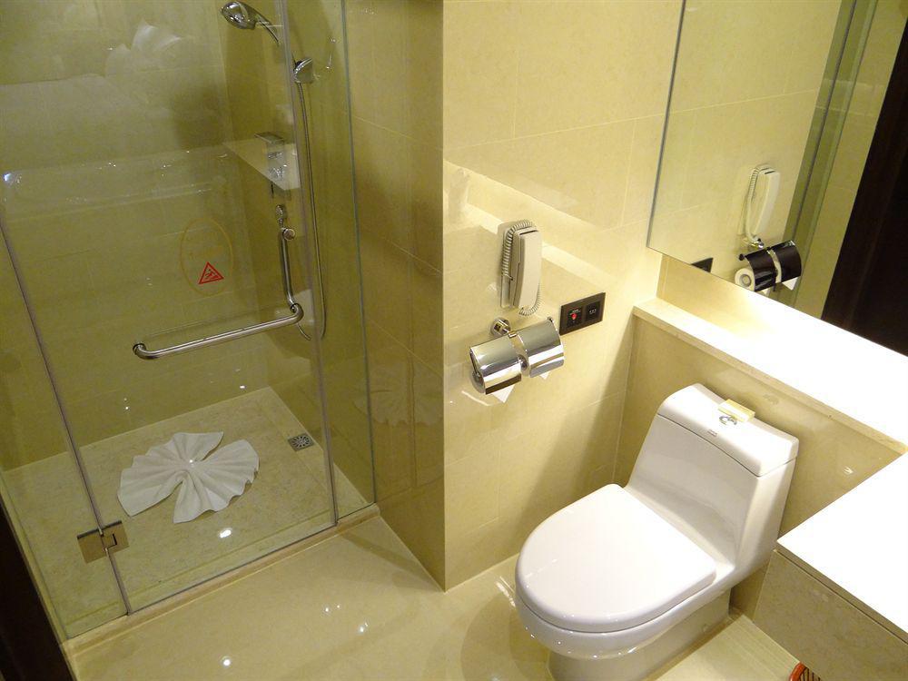 Hotel Guangdong Yingbin 4*