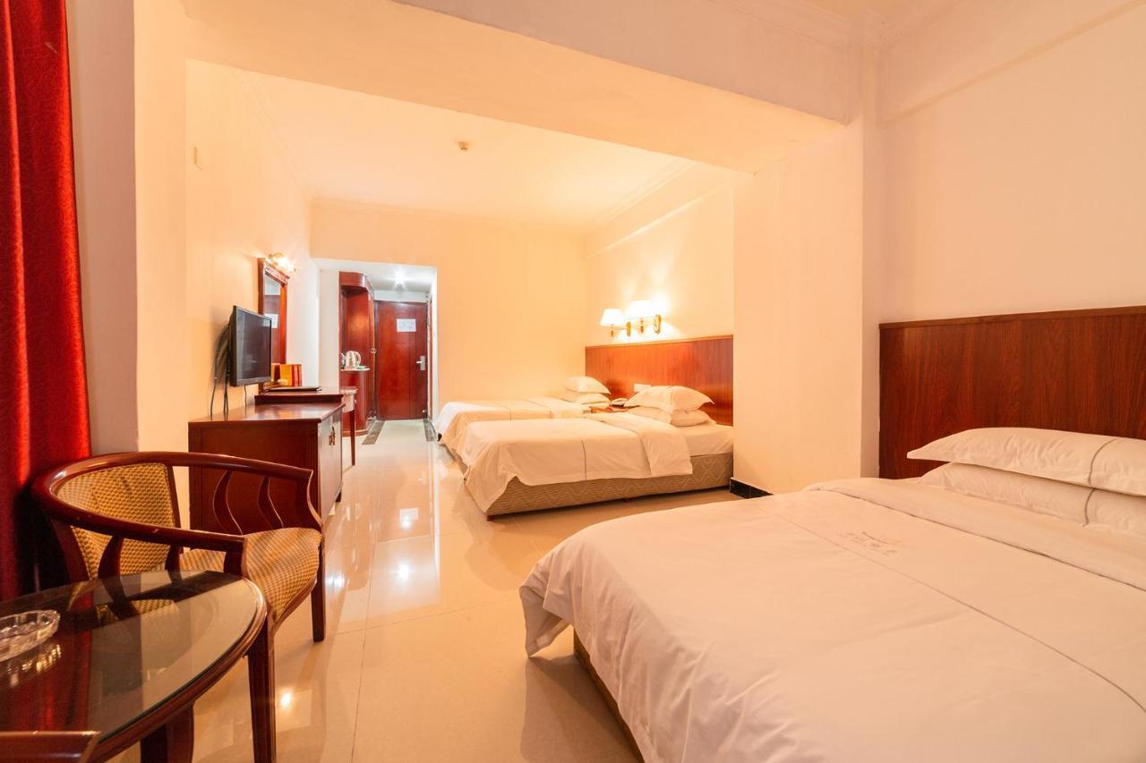 Hotel Junshan - Shuttle Bus For Fair 3*