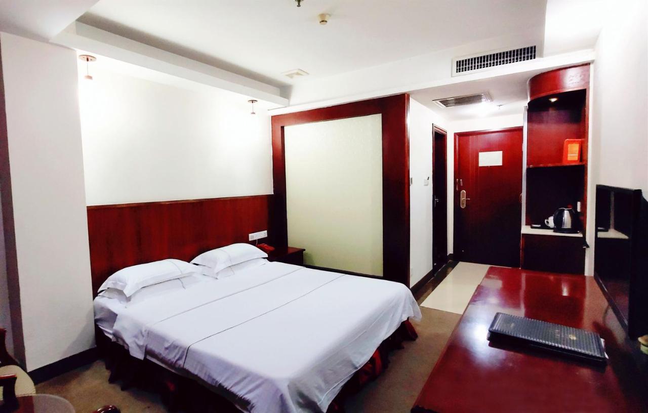 Hotel Junshan - Shuttle Bus For Fair 3*