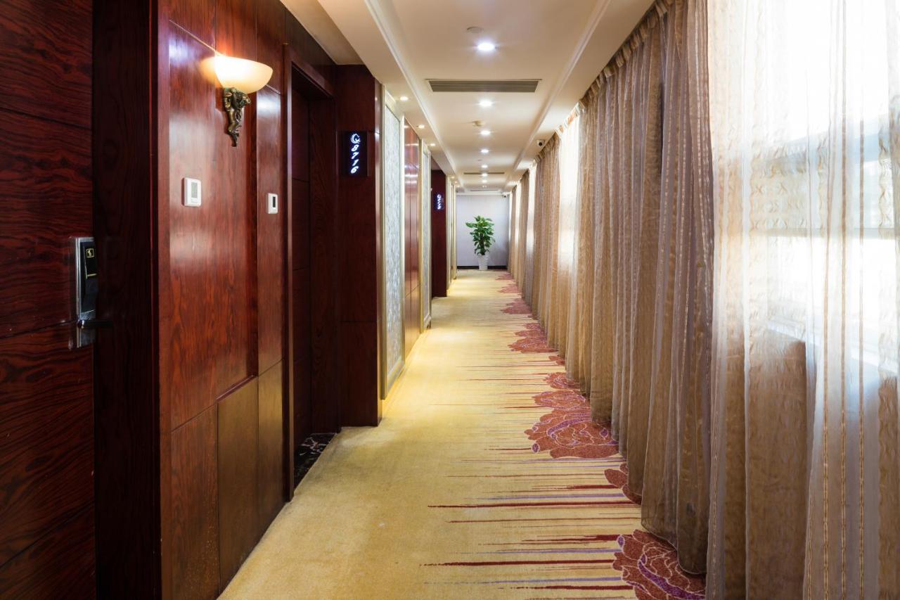 Hotel Gorgeous 4*