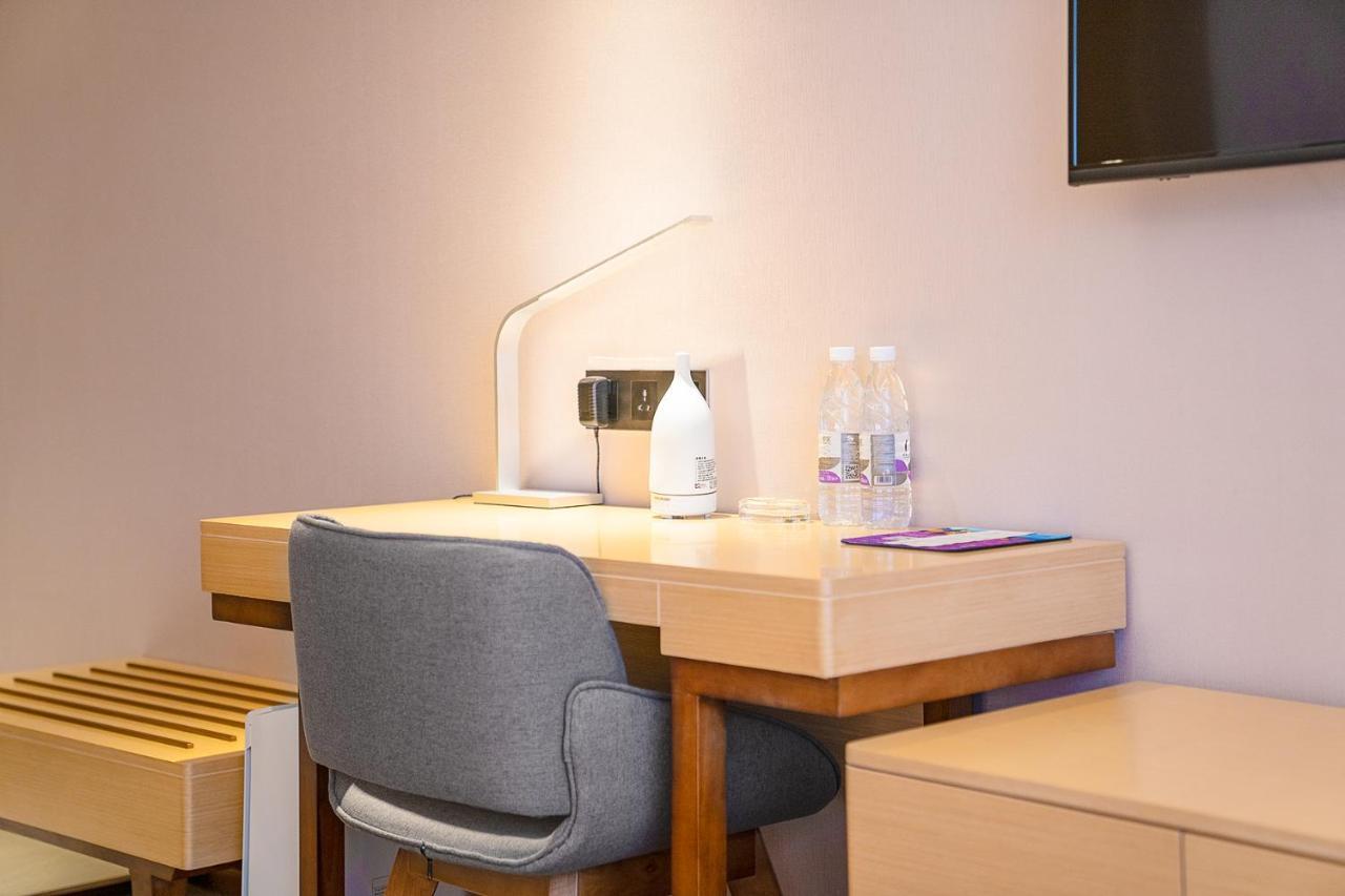 Hotel Echarm International Baiyun International Airport Huadu Plaza Branch - Free Deliver Service To Baiyun International Airport & Free Deliver Service To Fair Complex During Fair Period 4*