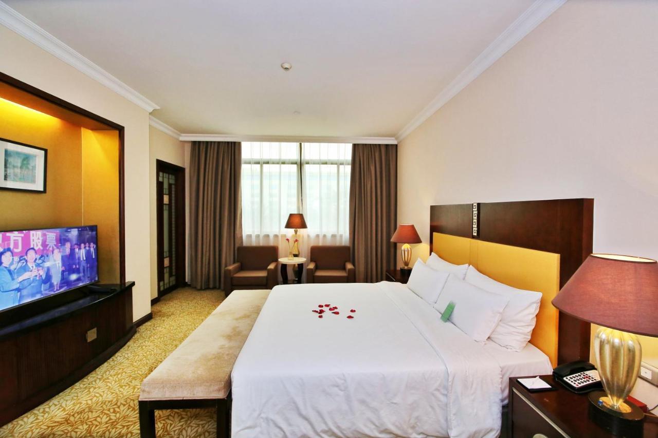 Hotel Dong Fang - Free Shuttle Bus To Fair Complex & Overseas Buyer Registration Services Guangzhou