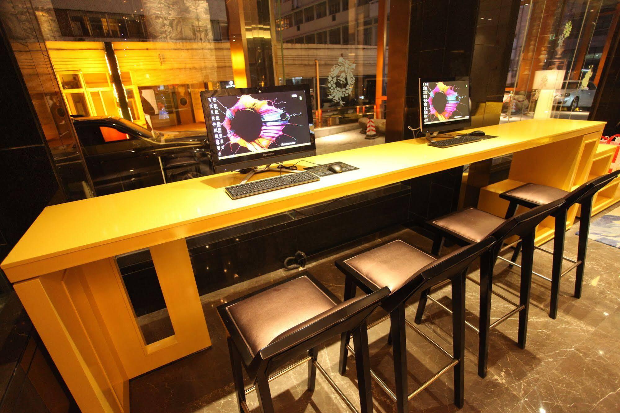 Insail -huanshi Road Taojin Metro Station Guangzhou- Free Shuttle Bus For Fair 4* Guangzhou
