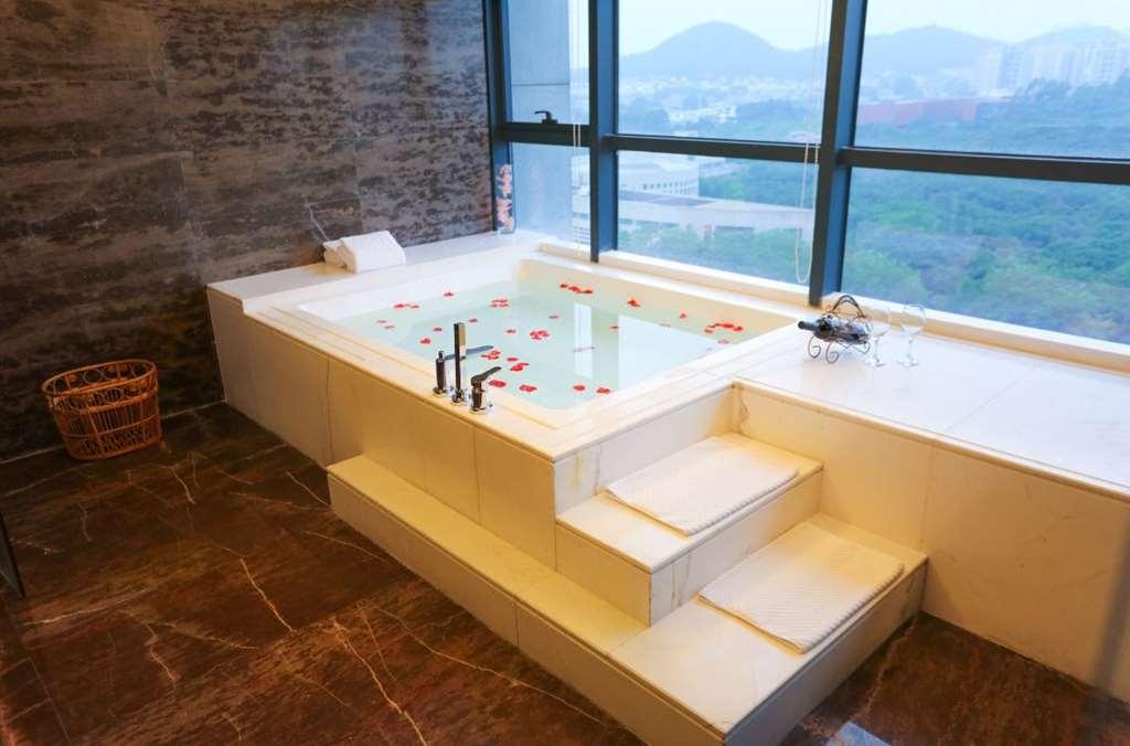 Hotel Easco 4*